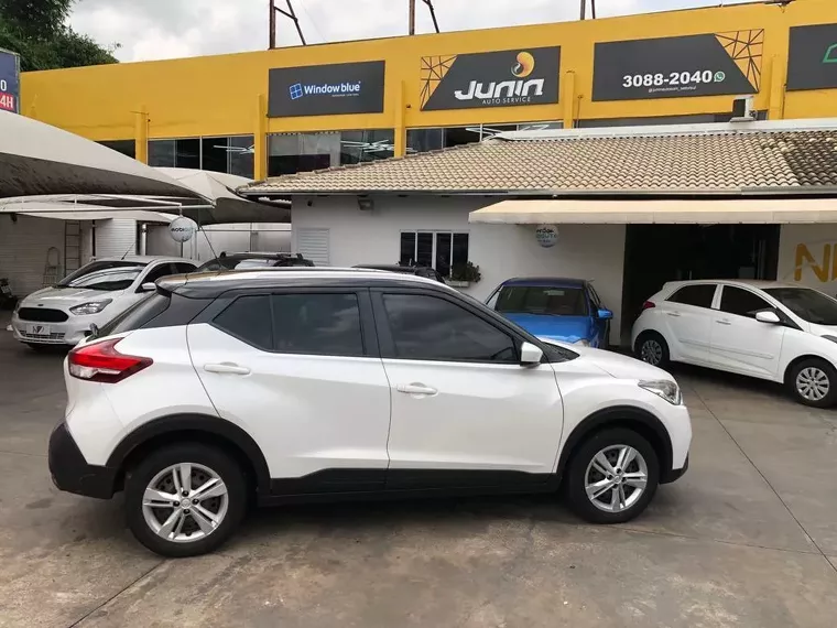 Nissan Kicks Branco 2