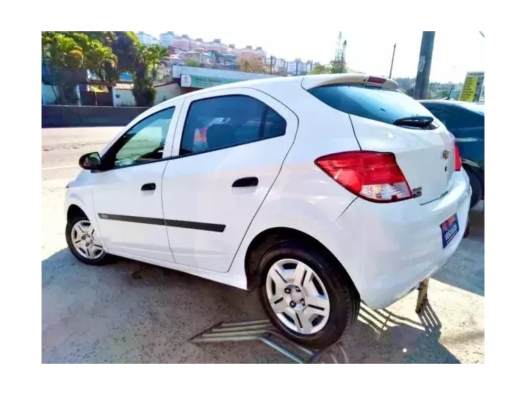 Chevrolet Onix Branco 7