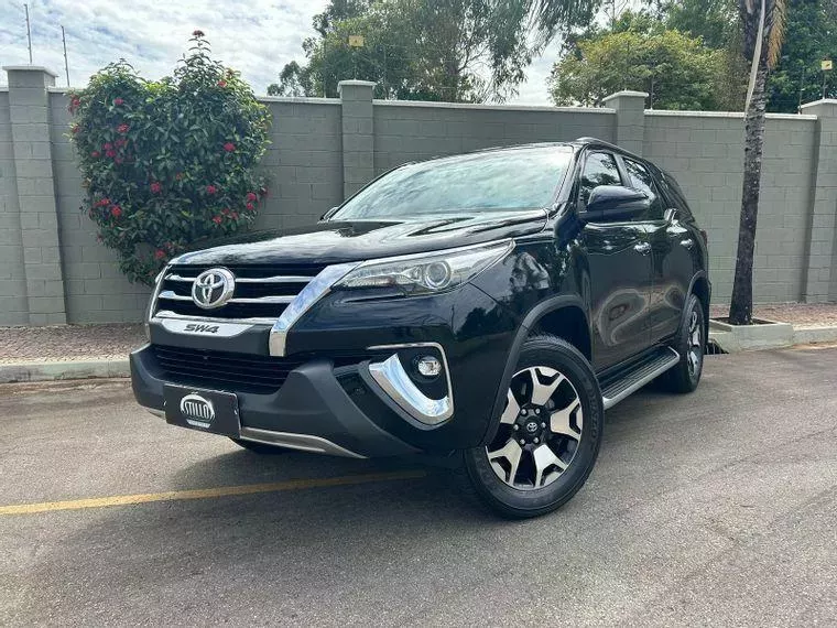 Toyota Hilux SW4 Preto 8