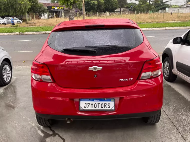 Chevrolet Onix Vermelho 5