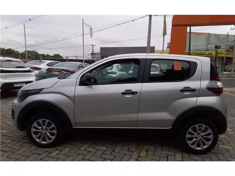 Fiat Mobi Prata 6