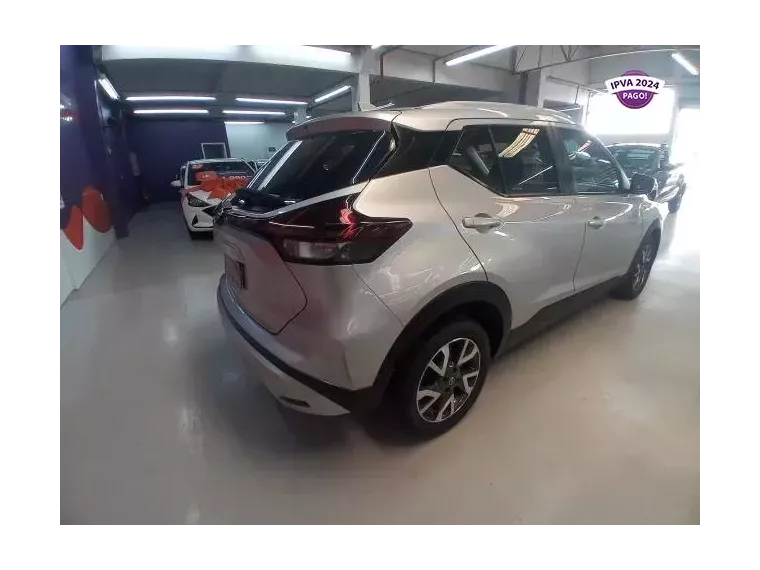 Nissan Kicks Prata 1