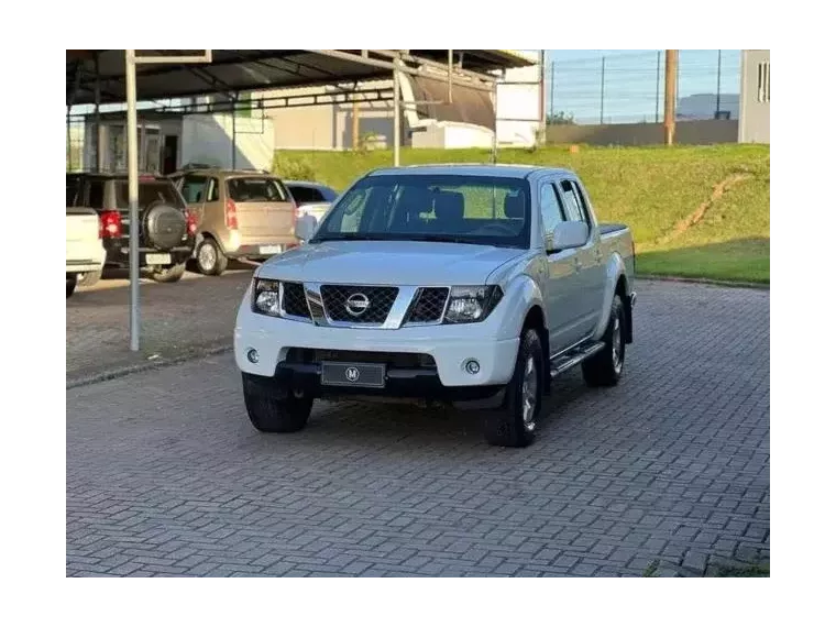 Nissan Frontier Branco 8