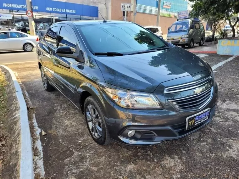 Chevrolet Prisma Cinza 3