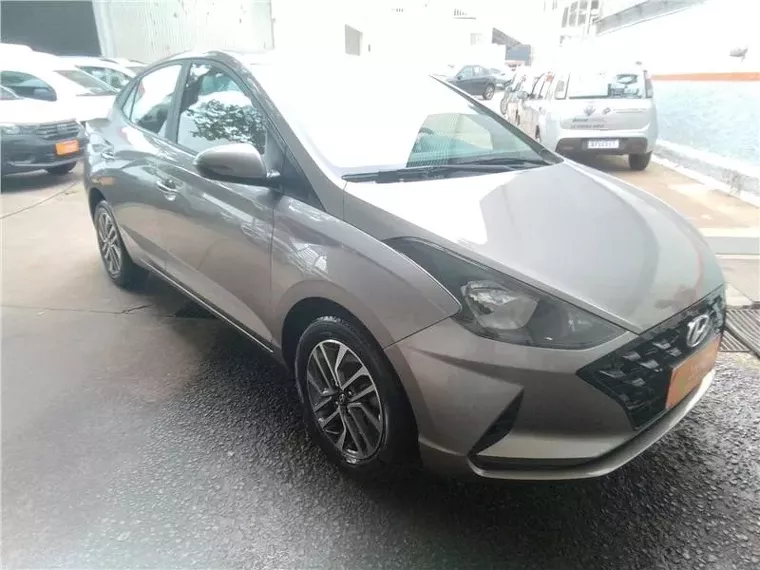 Hyundai HB20 Prata 10