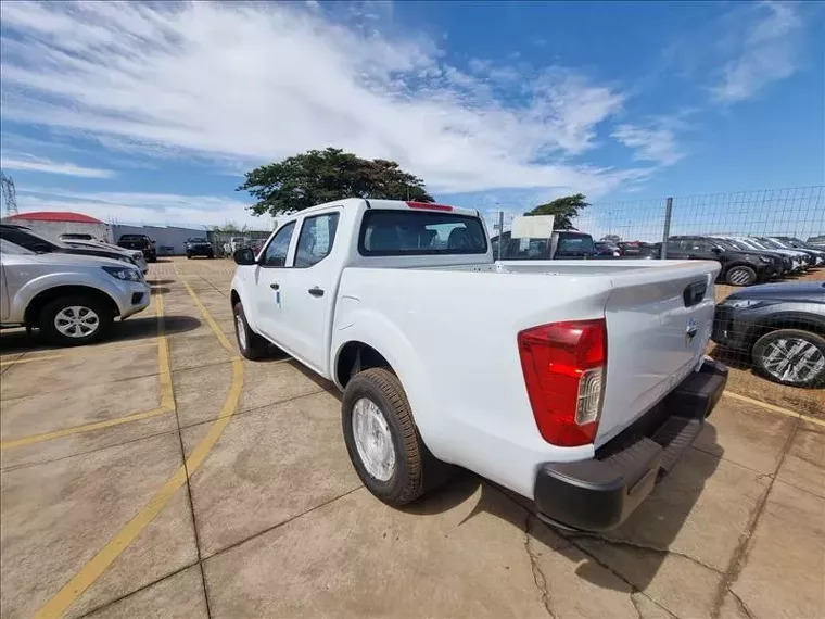 Nissan Frontier Branco 6