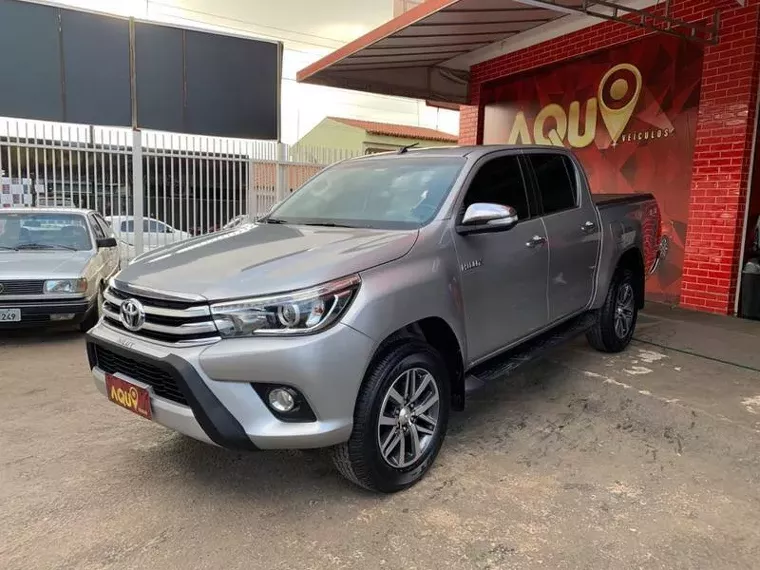 Toyota Hilux Prata 15