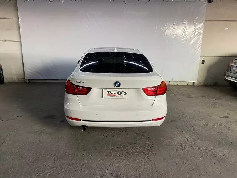 BMW 320i Branco 17