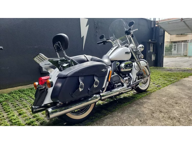 Harley-Davidson Road King Branco 4