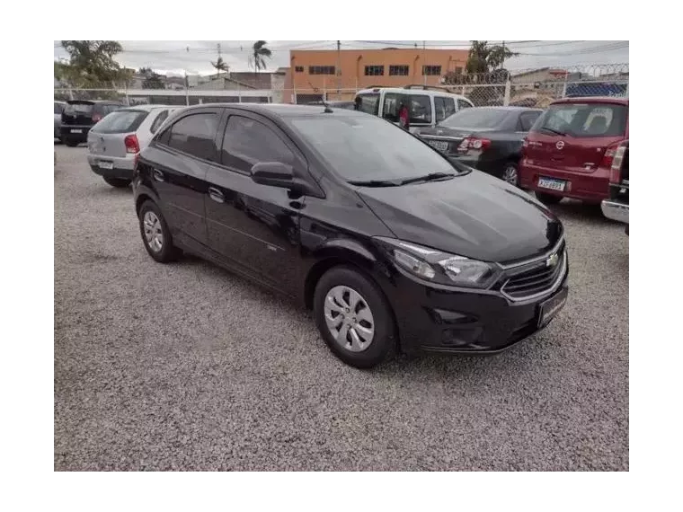 Chevrolet Onix Preto 3