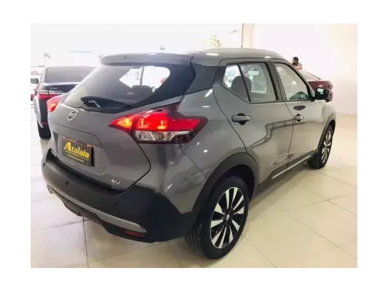 Nissan Kicks Cinza 1