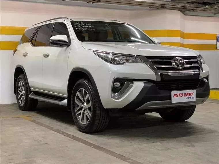 Toyota Hilux SW4 Branco 13