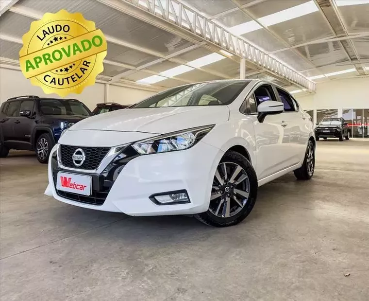 Nissan Versa Branco 10