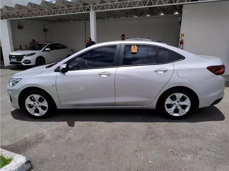 Chevrolet Onix Prata 7