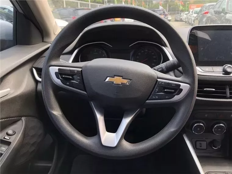 Chevrolet Onix Prata 8