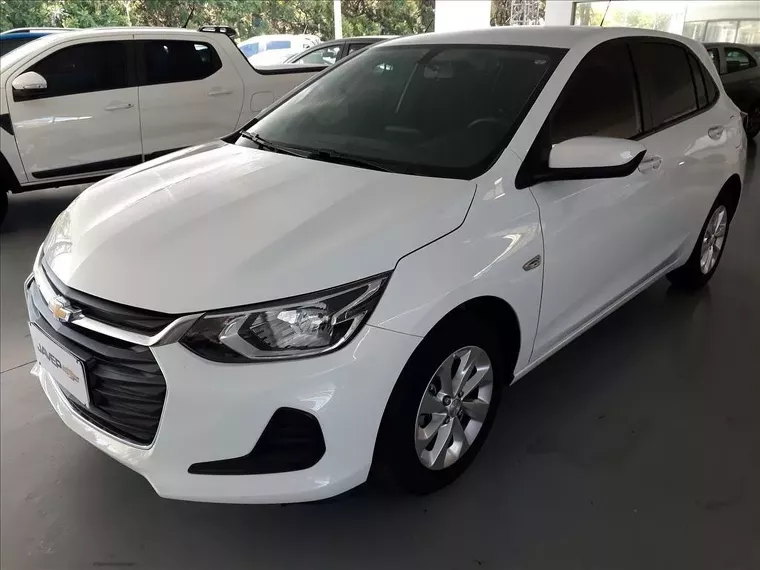 Chevrolet Onix Branco 9