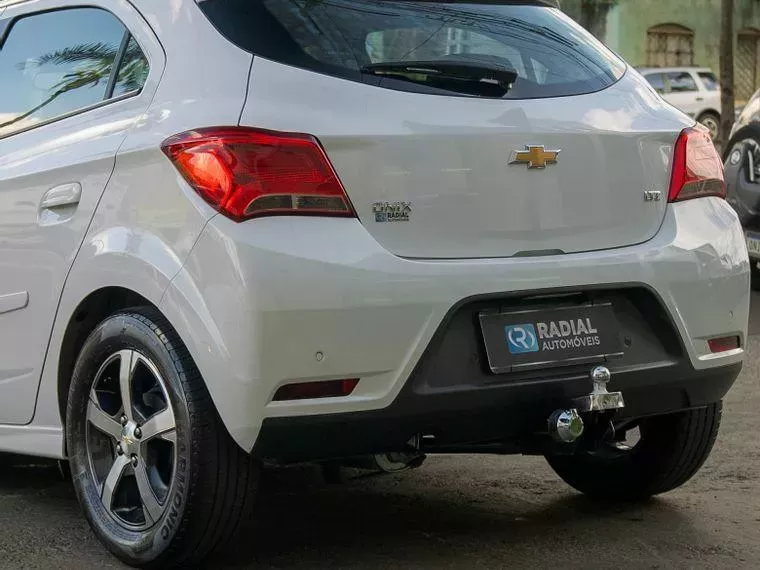 Chevrolet Onix Branco 2