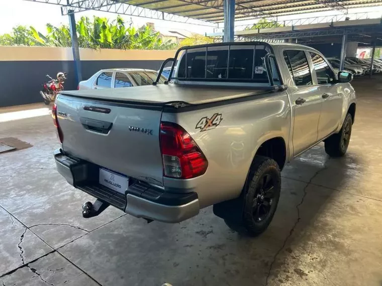 Toyota Hilux Prata 1