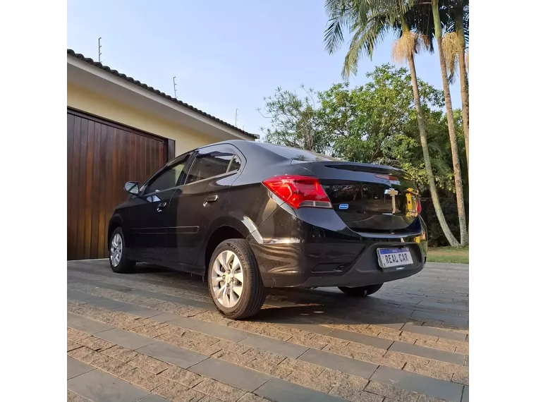 Chevrolet Prisma Preto 36