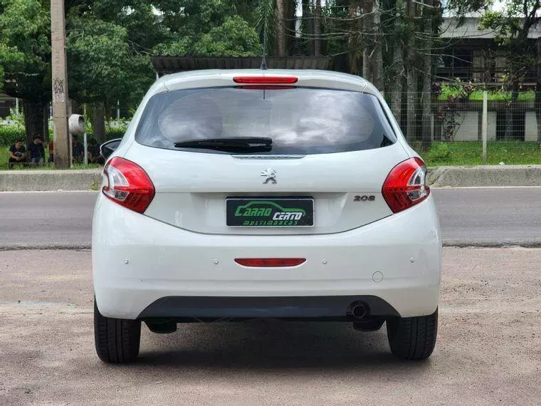 Peugeot 208 Branco 15