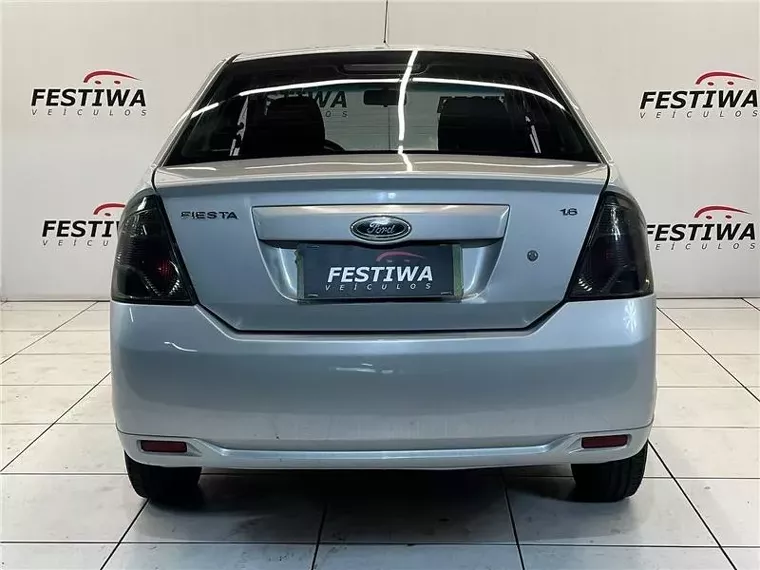 Ford Fiesta Prata 4