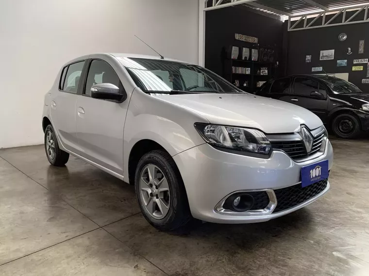 Renault Sandero Prata 1