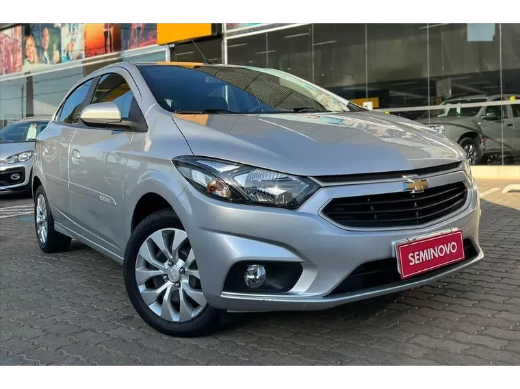 Chevrolet Onix Prata 9