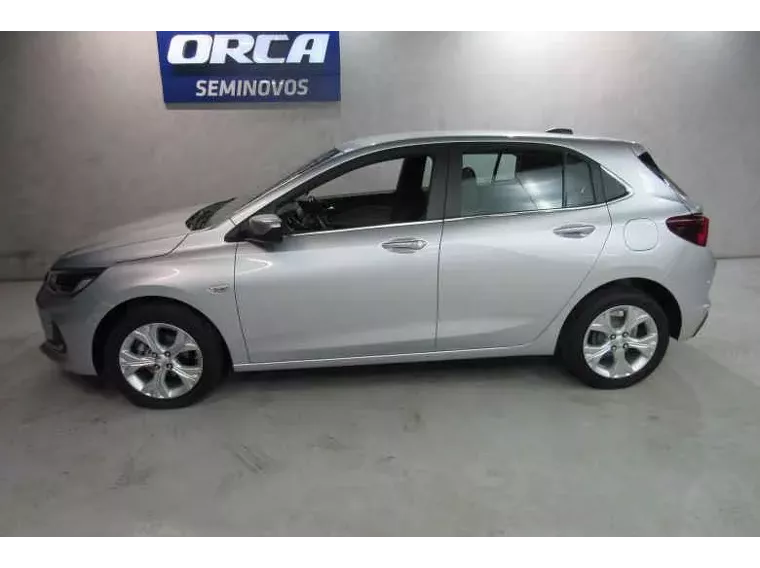 Chevrolet Onix Prata 2