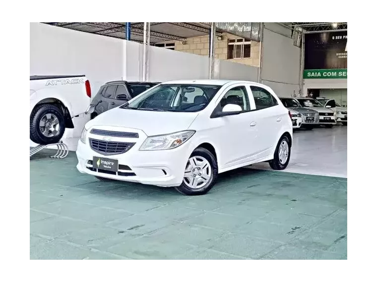 Chevrolet Onix Branco 1