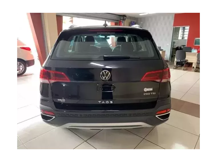 Volkswagen Taos Preto 3