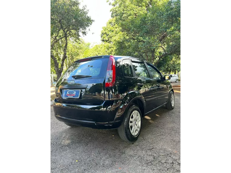 Ford Fiesta Preto 4