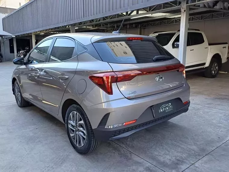 Hyundai HB20 Prata 10