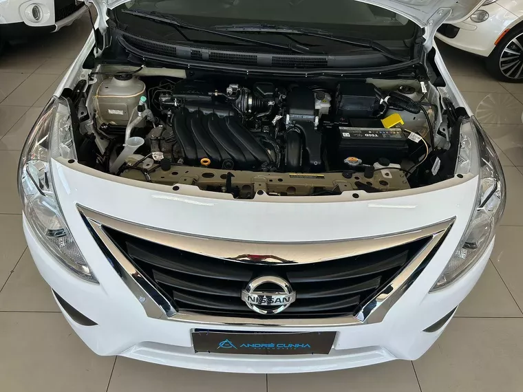 Nissan Versa Branco 9