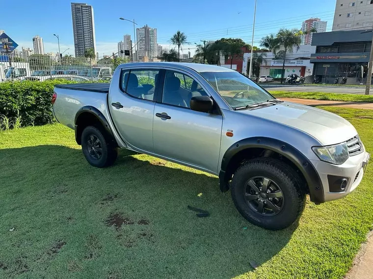 Mitsubishi L200 Triton Prata 8