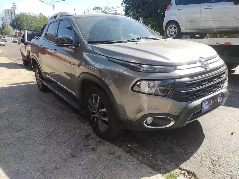 Fiat Toro Cinza 1