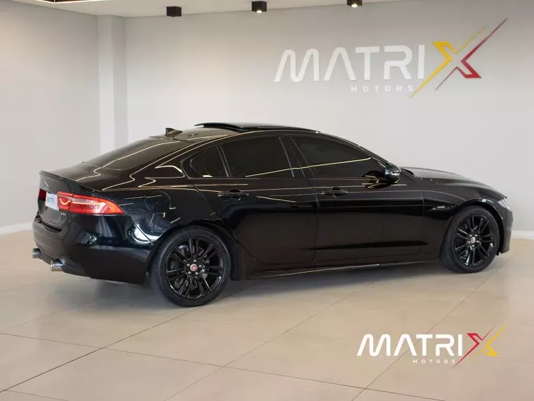 Jaguar XE Preto 19