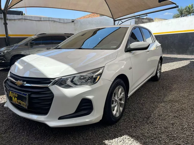 Chevrolet Onix Branco 1