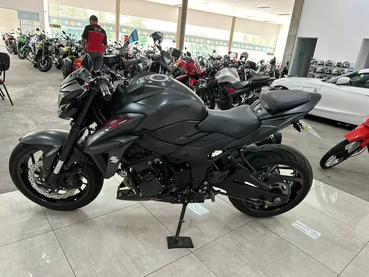 Suzuki GSX-S Preto 12