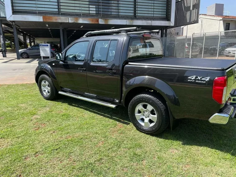 Nissan Frontier Preto 6