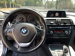 BMW 320i