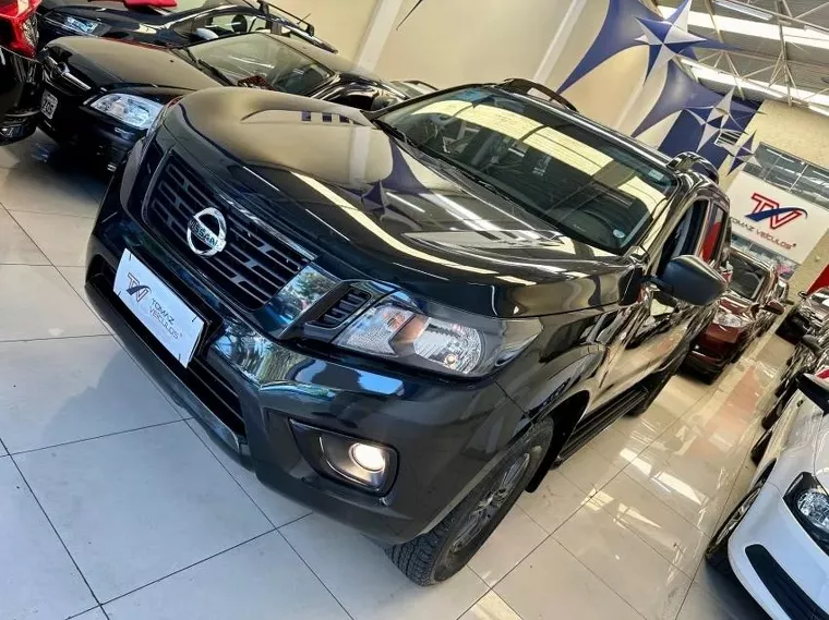 Nissan Frontier Preto 4