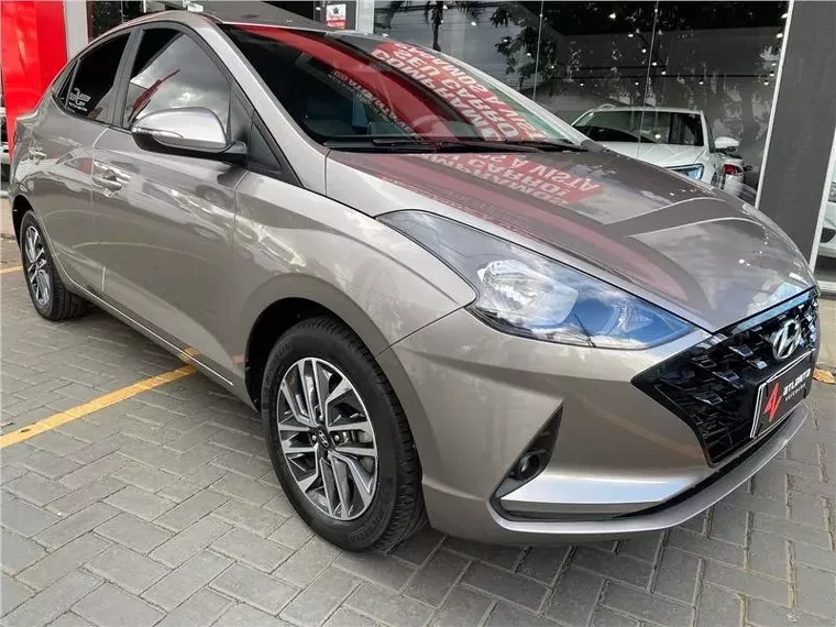 Hyundai HB20S Prata 16