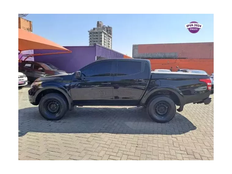 Mitsubishi L200 Preto 4