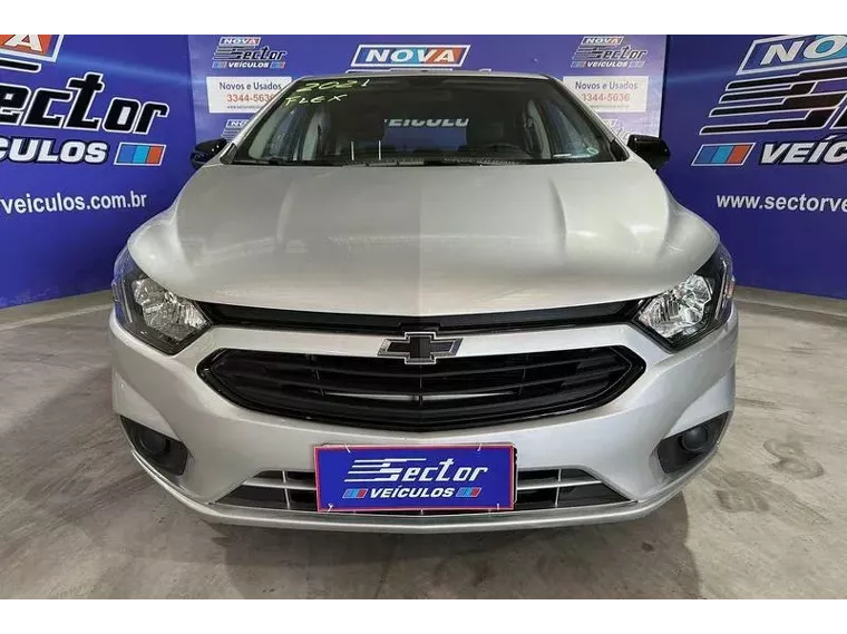 Chevrolet Onix Prata 4