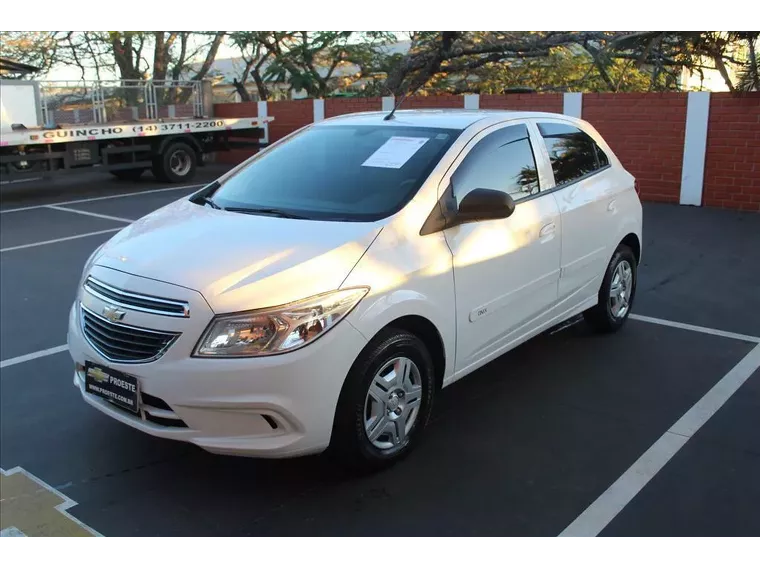 Chevrolet Onix Branco 1