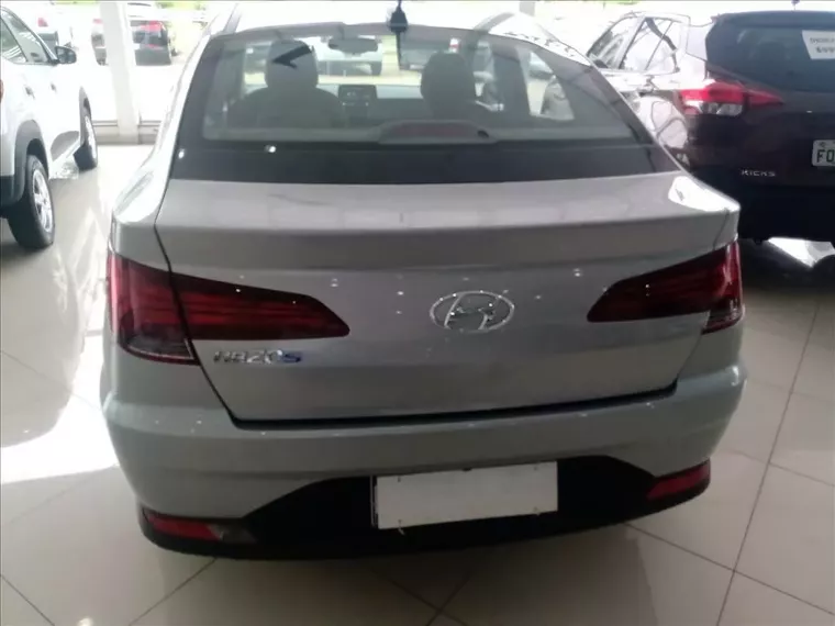 Hyundai HB20S Prata 8