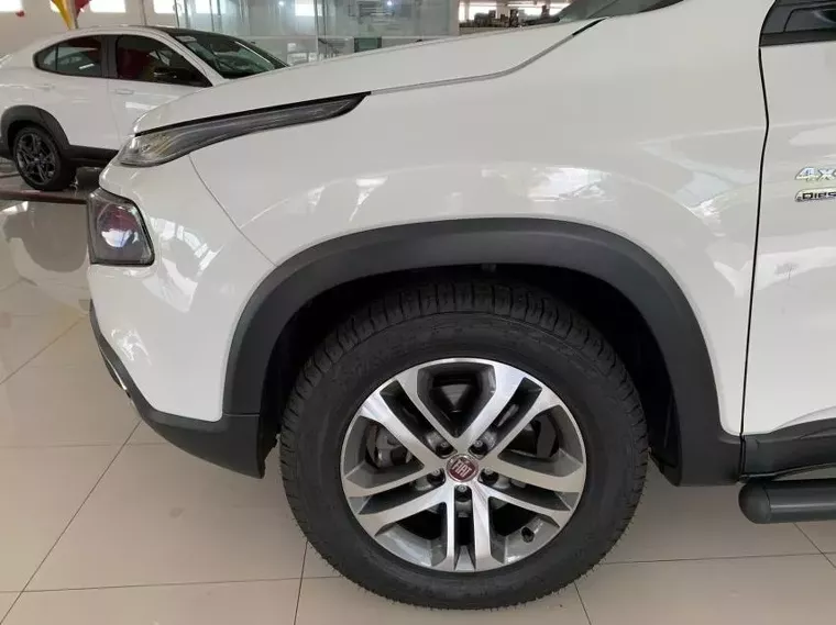 Fiat Toro Branco 16