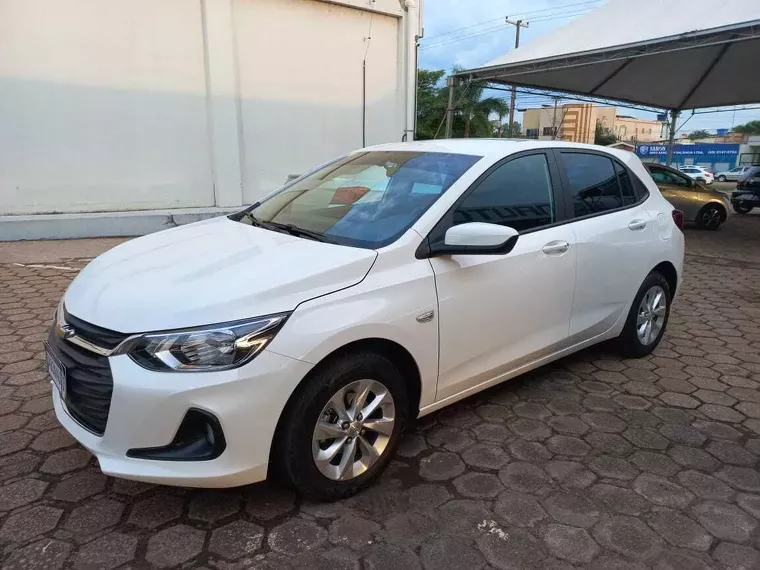 Chevrolet Onix Branco 2