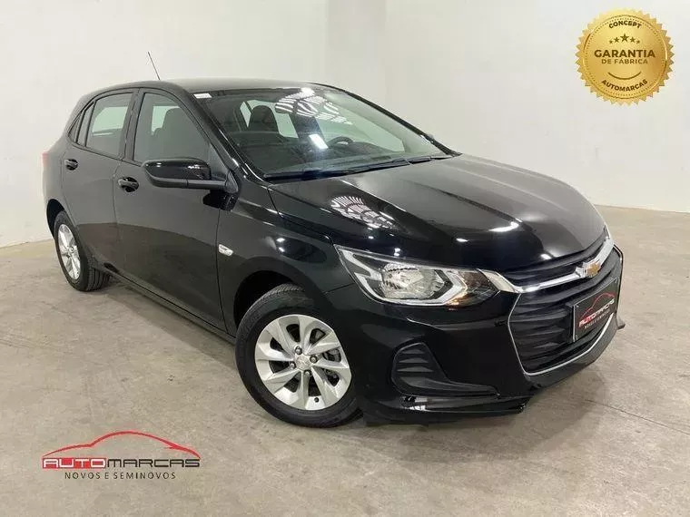 Chevrolet Onix Preto 1