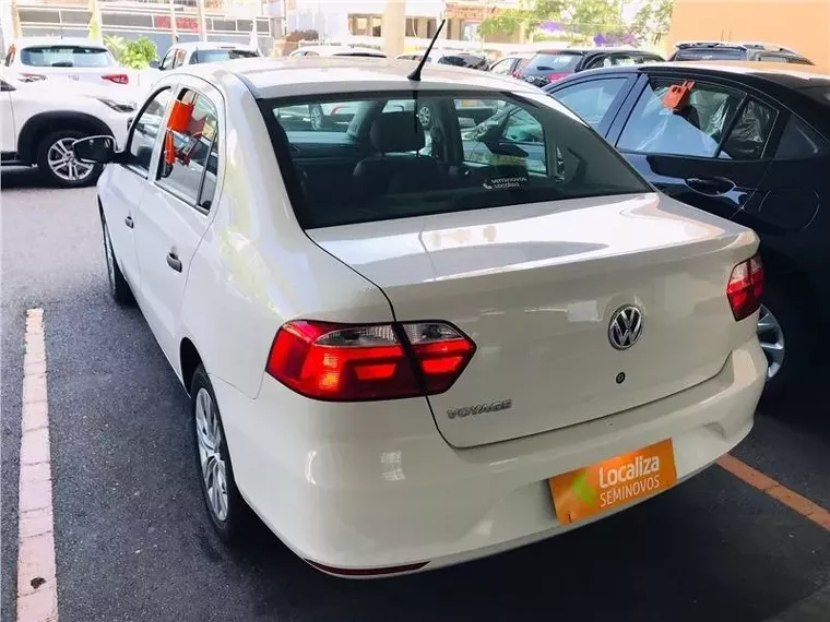 Volkswagen Voyage Branco 6